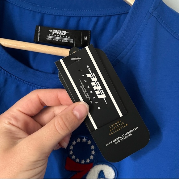 Pro Standard NBA Philadelphia 76ERS Classic Boxy Crop Tee Size Medium NWT - Picture 11 of 16